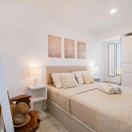 White - Garden&sea View Apartment
