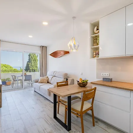 White - Garden&sea View Apartment