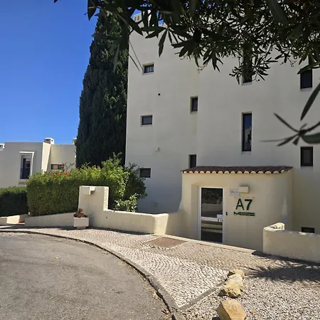 White - Garden&sea View Apartment Albufeira